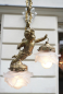 Preview: Antike französische Bronze-Pendelleuchte mit fliegendem Putto und Blütengläsern, um 1900