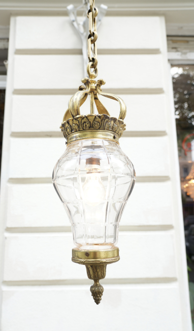 Antike französische Hängelampe aus Bronze & geschliffenem Glas – Louis XVI Stil