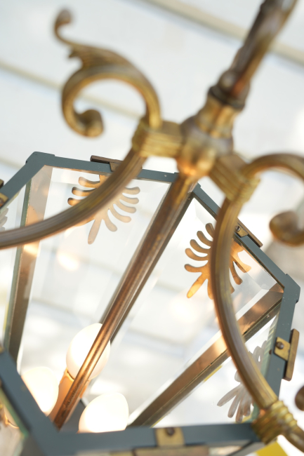 Antike französische Hallenlaterne im Louis-XVI-Stil mit Empire Messingapplikationen