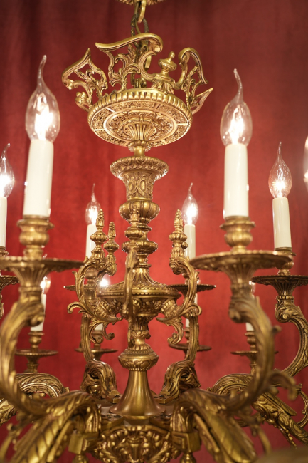 Preview: großer alter Messing Kronleuchter wunderschöne seltene Verzierungen 18 flammig