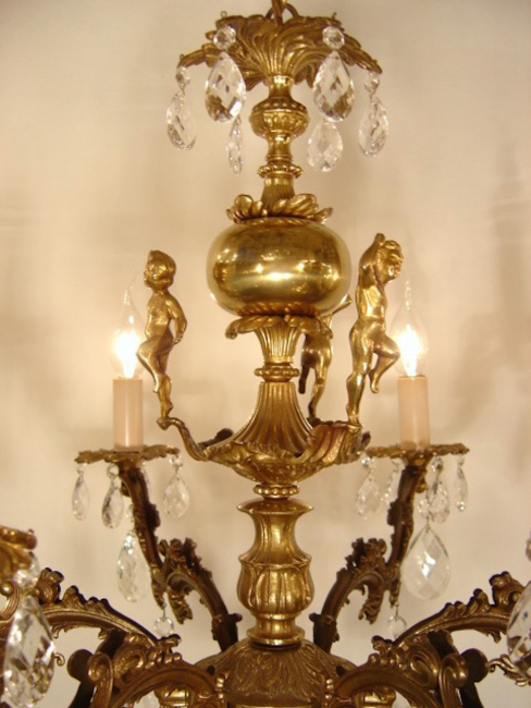 alter kleiner Putten Kronleuchter Messing Kristallbehang