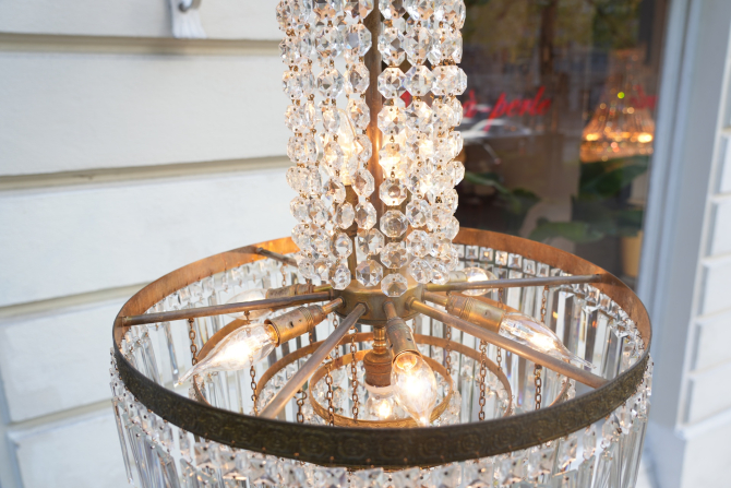 Preview: schöner mittelgroßer Stufen-Kristall-Lüster Messing