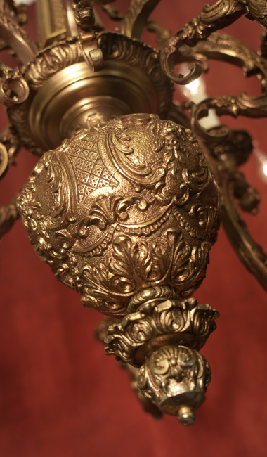 Preview: Monumentaler spanischer Bronze-Kronleuchter, 16-flammig – 40 kg Meisterstück mit konischer Säule