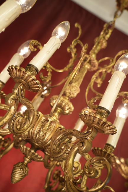 Preview: Spanischer Bronze-Kronleuchter – 12-flammig – um 1920–1930