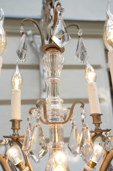 Preview: Französischer Kristalllüster mit silberfarbener Patina und Amethystkristallen, um 1900