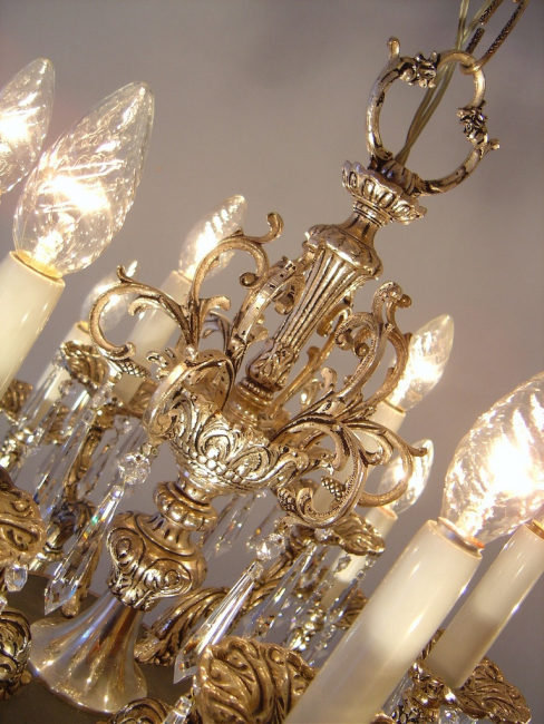 Französischer Kronleuchter 12-flammig 2-etagig Messing Silber Kristall um 1970