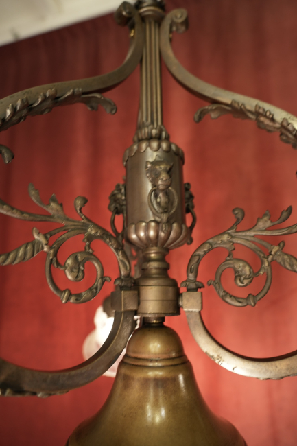 Preview: Großer französischer Jugendstil-Kronleuchter aus Bronze mit Löwenköpfen um 1920