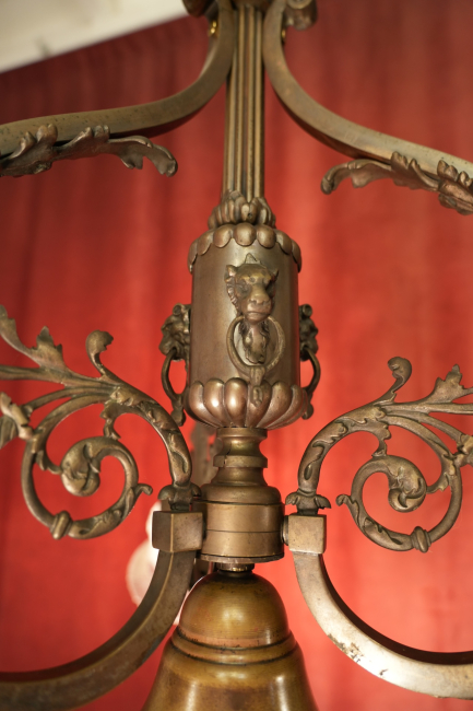 Großer französischer Jugendstil-Kronleuchter aus Bronze mit Löwenköpfen um 1920