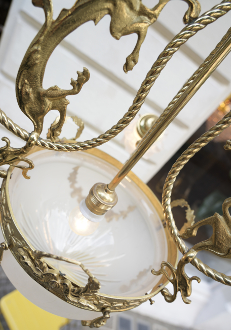 Französischer Jugendstil-Kronleuchter aus Messing mit großer Glasschale
