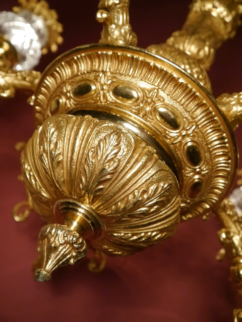 Preview: Außergewöhnlicher 10-flammiger Rokoko-Kronleuchter mit Kristallvasen und Goldbronzepatina