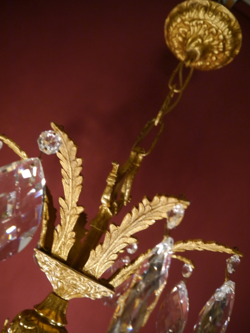 Prunkvoller spanischer Kronleuchter, 16-flammig, 2 Etagen, Goldbronze & Kristallbehang, 1970er Jahre