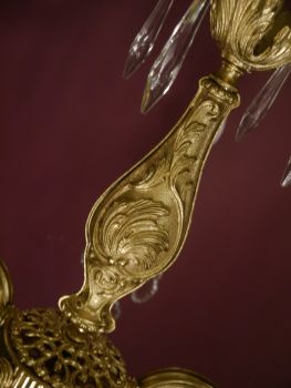 Preview: feiner kleiner Goldbronze Kronleuchter mit antiken Barock Verzierungen