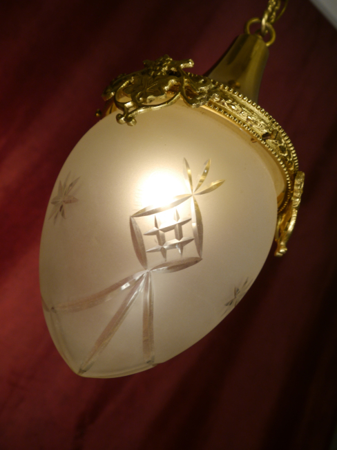 schöner schlichter Jugendstiltropfen Leuchter Lampe Messing satiniertes geschliffenes Glas