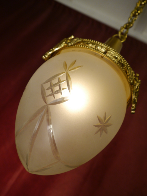 schöner schlichter Jugendstiltropfen Leuchter Lampe Messing satiniertes geschliffenes Glas