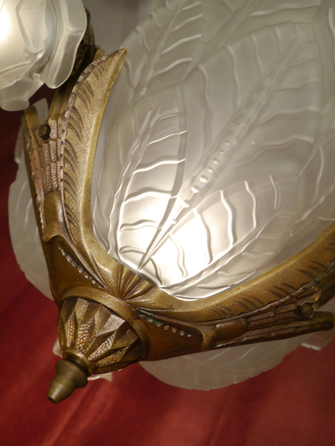 schöne Art Deco Lampe Bronze satiniertes Glas mittelgroß 4 flammig