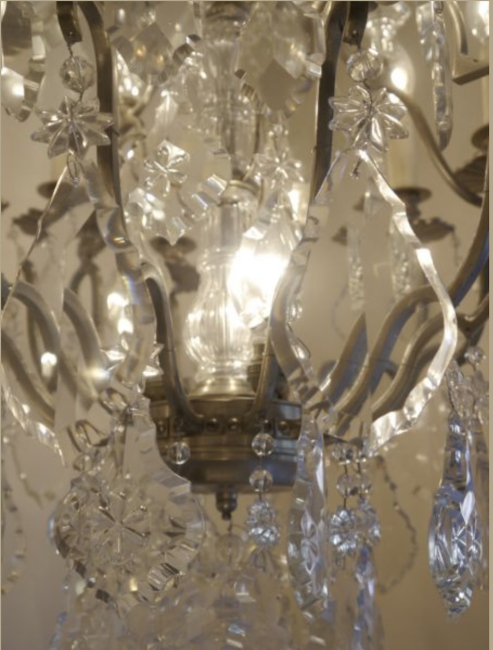 Schloss-Kronleuchter (Nickel-Patina) mit Kristallbehang & Glasvasen – 18 flammig, ca. 1910–1920