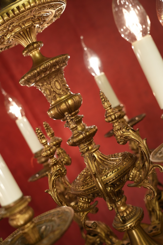 großer alter Messing Kronleuchter wunderschöne seltene Verzierungen 18 flammig