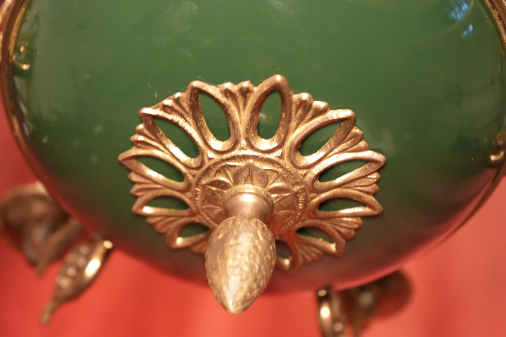 kleiner wunderschöner Empire Kronleuchter leuchtender Grünlack 6 flammig Kupferelemente