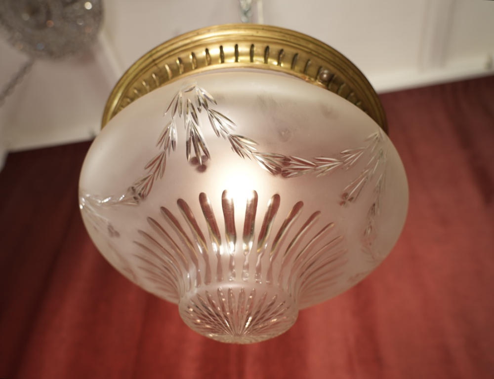 massive antike Bronze Lampe einflammig schöne Glashaube