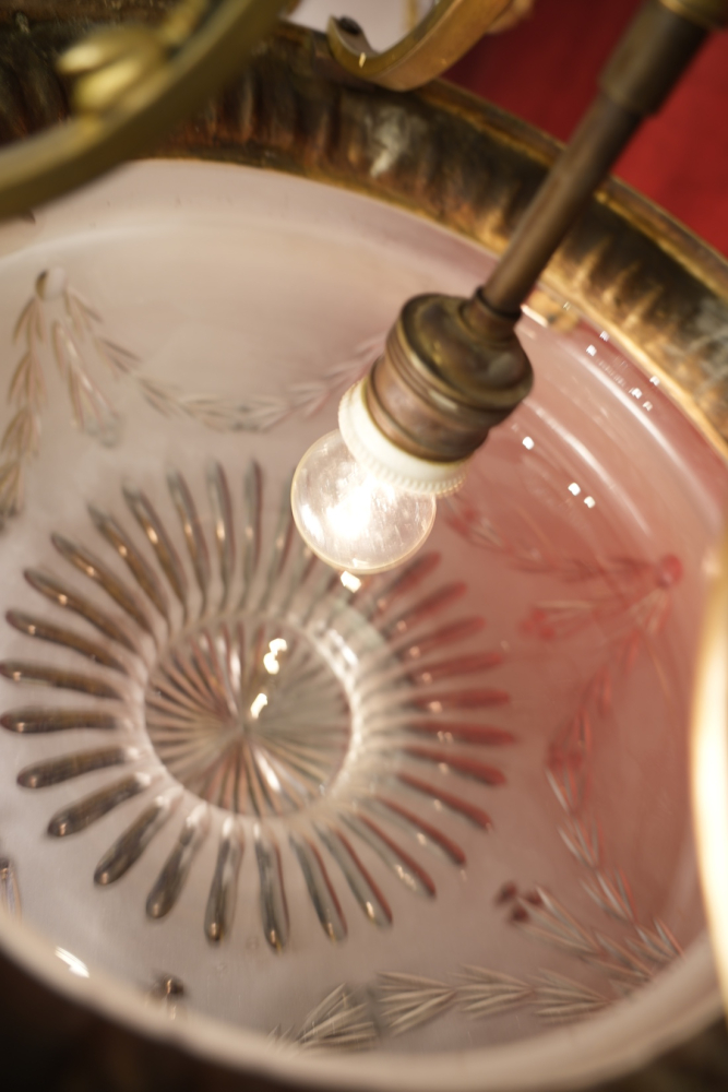 massive antike Bronze Lampe einflammig schöne Glashaube