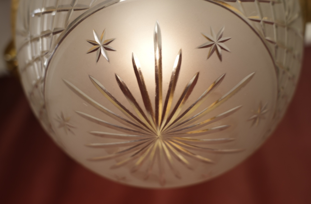 schöne schlichte Jugendstil Lampe Goldbronze