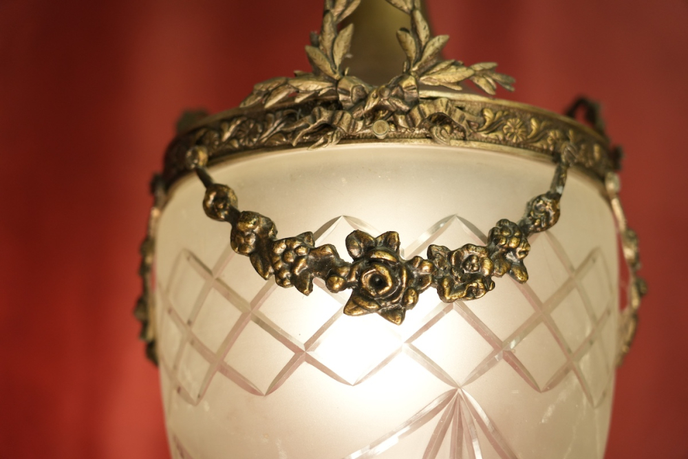 großer Jugendstil Tropfen Kronleuchter Leuchter Messing satiniertes Glas