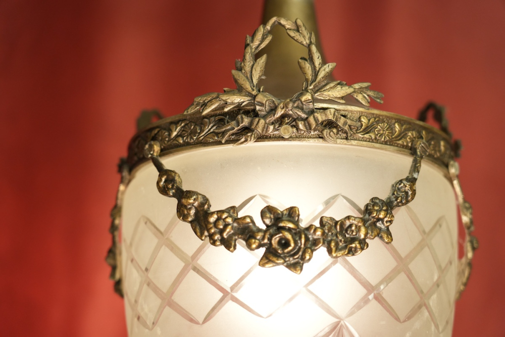 großer Jugendstil Tropfen Kronleuchter Leuchter Messing satiniertes Glas