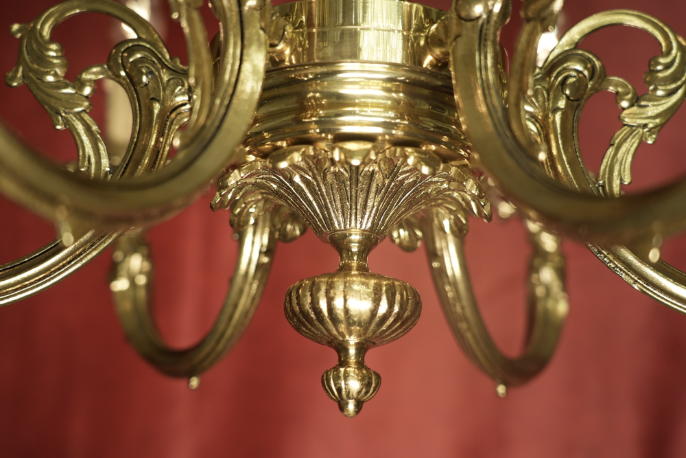 Eleganter spanischer Messing-Kronleuchter mit sechs Armen