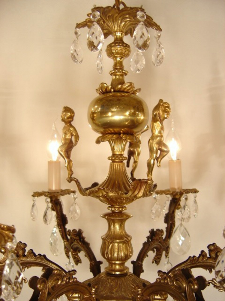 alter kleiner Putten Kronleuchter Messing Kristallbehang