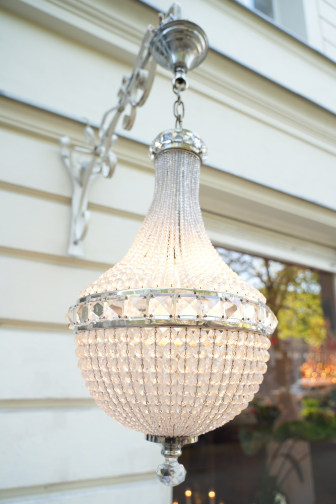 Korblüster mit Perlenketten silberfarben