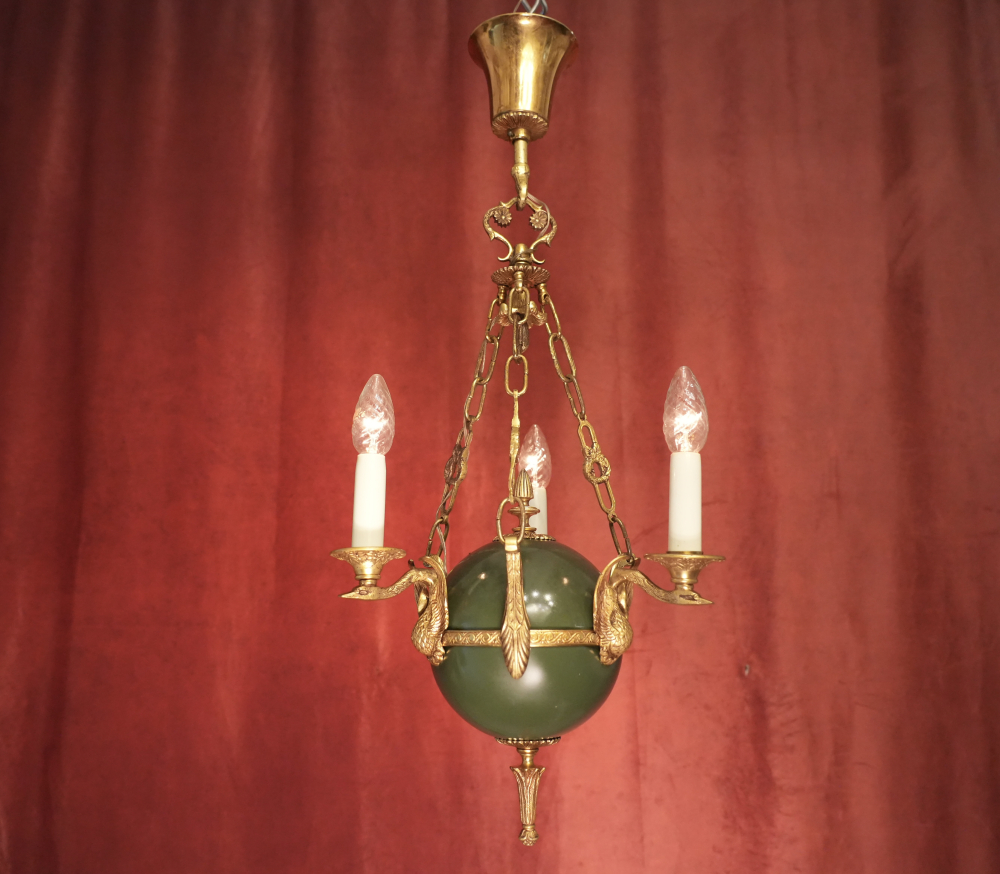 Beautiful 3-light Empire chandelier in green lacquer with figurative design