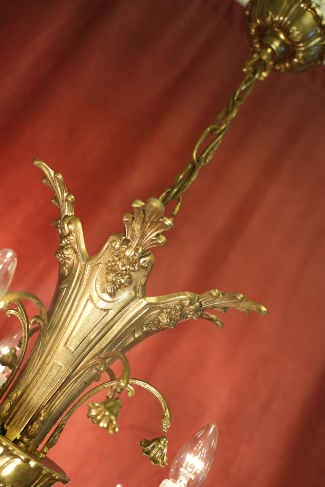 Spanischer Messing-Kronleuchter mit Maskaronen – 9-flammig – Louis-XV-Stil