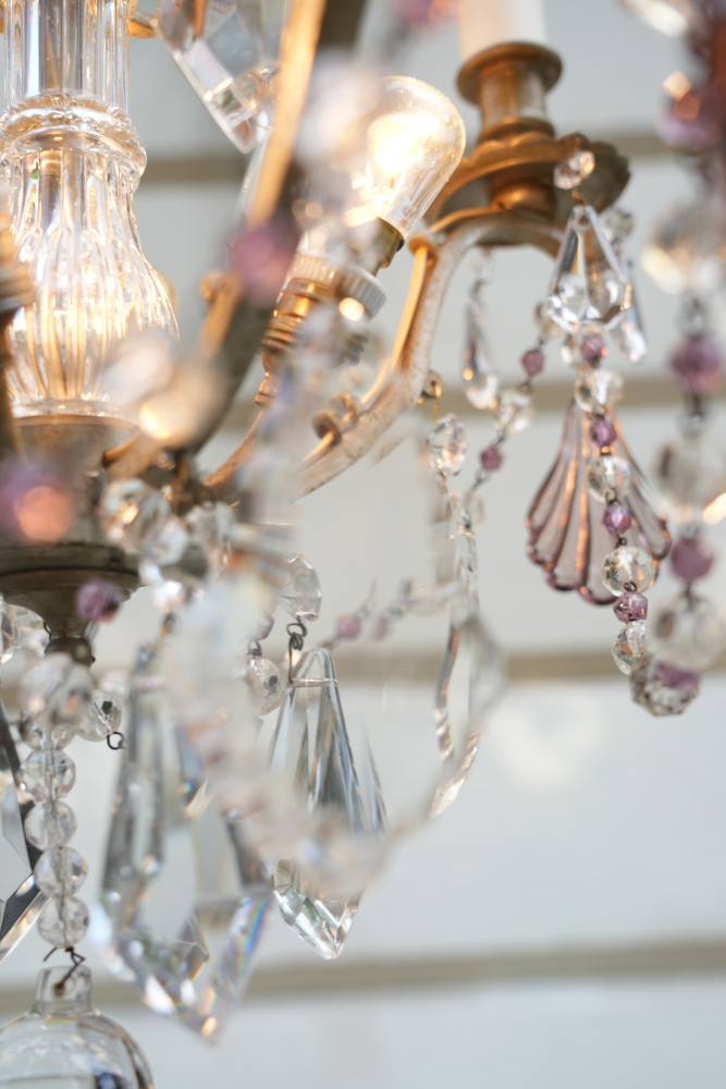 Französischer Kristalllüster mit silberfarbener Patina und Amethystkristallen, um 1900