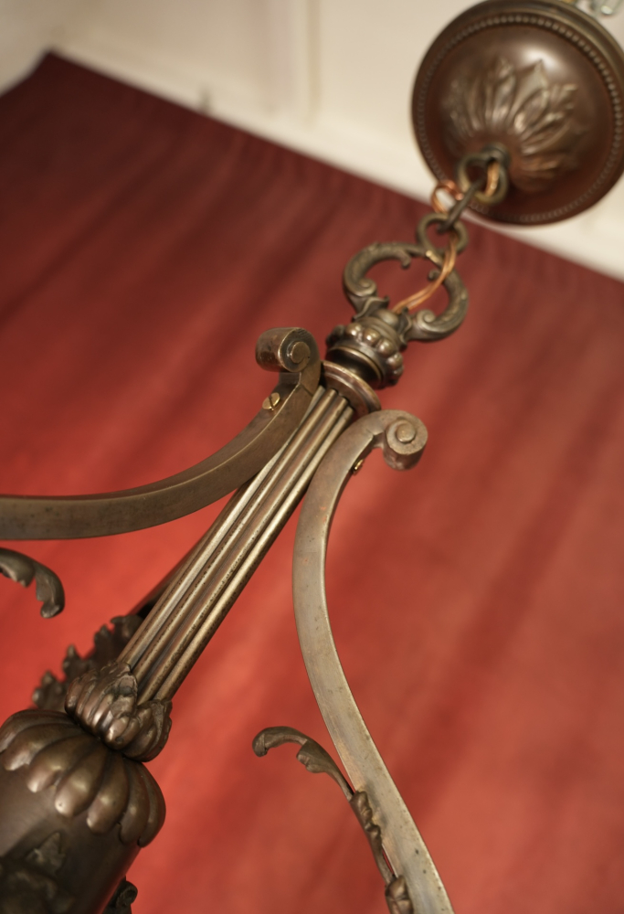 Großer französischer Jugendstil-Kronleuchter aus Bronze mit Löwenköpfen um 1920