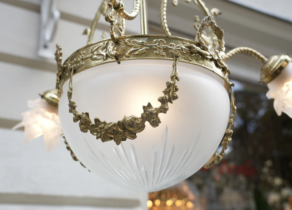Französischer Jugendstil-Kronleuchter aus Messing mit großer Glasschale