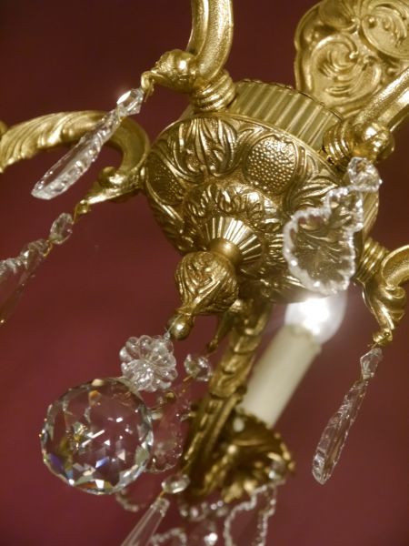 feiner kleiner Goldbronze Kronleuchter mit antiken Barock Verzierungen