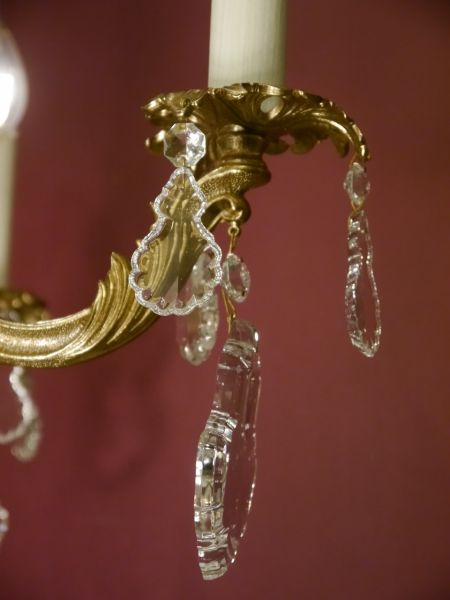 feiner kleiner Goldbronze Kronleuchter mit antiken Barock Verzierungen