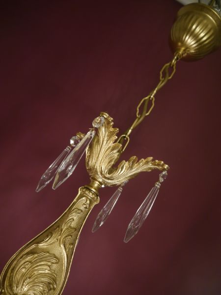 feiner kleiner Goldbronze Kronleuchter mit antiken Barock Verzierungen