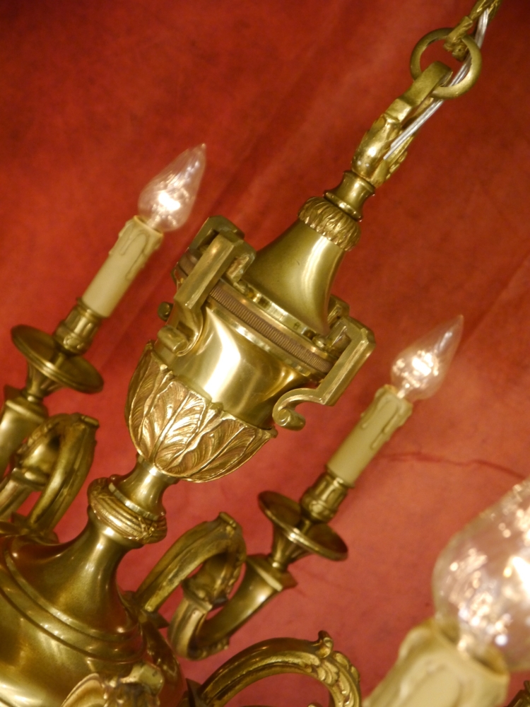 massiver Kronleuchter 8 flammig Pokal Form Messing glänzend Berlin