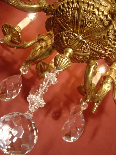 erlesener alter Kronleuchter seltene Form und Ornamente