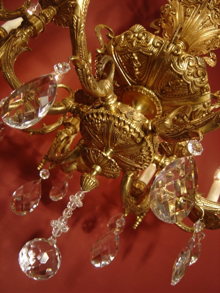 erlesener alter Kronleuchter seltene Form und Ornamente