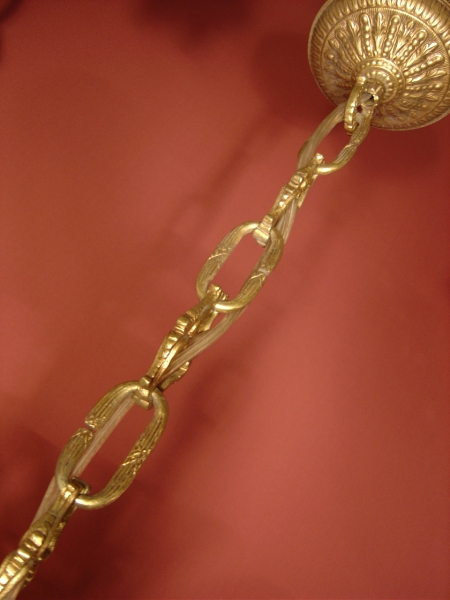 erlesener alter Kronleuchter seltene Form und Ornamente Messing Kristall