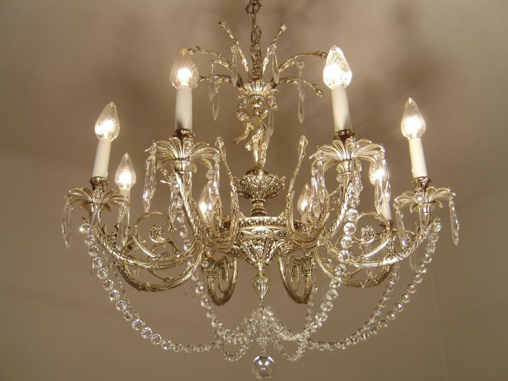 Puttenfigur als tragende Säule Silber/Nickel Kristall Kronleuchter 8 flammig