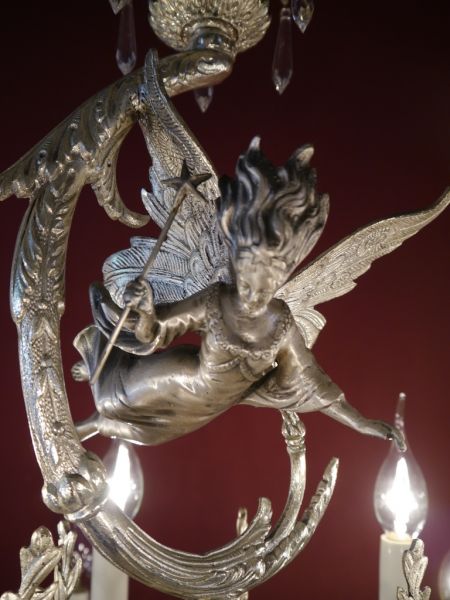 Kronleuchter silberfarben mit großer Fee-Figur