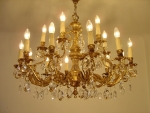 prächtiger Goldbronze Kronleuchter mit viel glänzend Kristallbehang