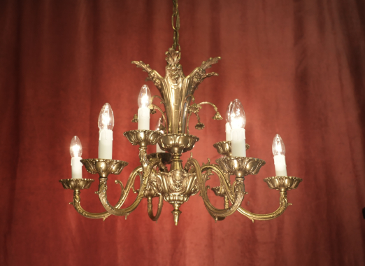 Spanischer Messing-Kronleuchter mit Maskaronen – 9-flammig – Louis-XV-Stil