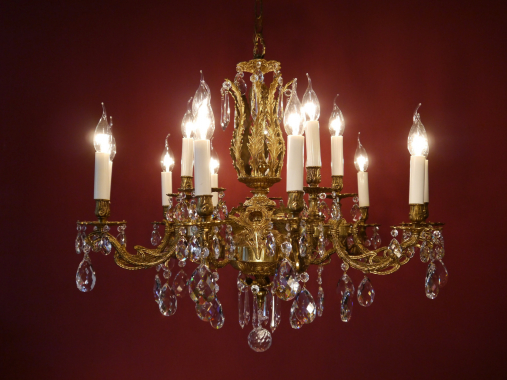klassischer alter Messing Kronleuchter 16 Lampen Kristallbehang