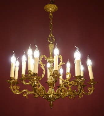 Schöner alter Kronleuchter Messing mit feiner Goldbronze Patina 16 Lampen