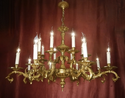 großer spanischer Kronleuchter Goldbronze Patina 18 Lampen