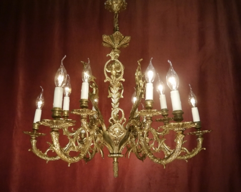 wunderschöner spanischer Barock Kronleuchter filigran verziert Putti Figuren